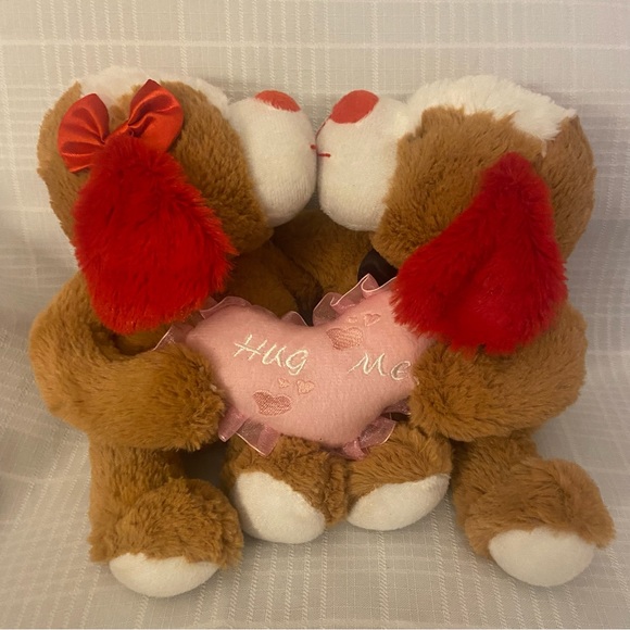 schnucks Valentine Dogs Puppies hug and kiss plush - Picture 1 of 5